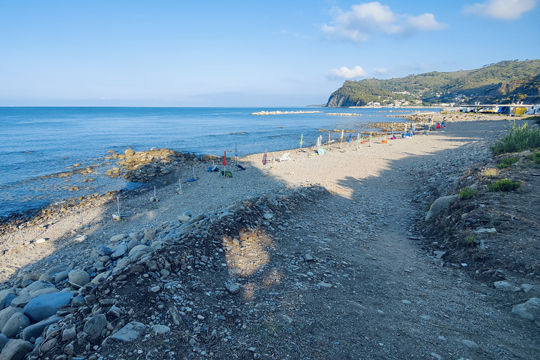 Mare in Campania con punte superiori a 30°C, temperature da record 